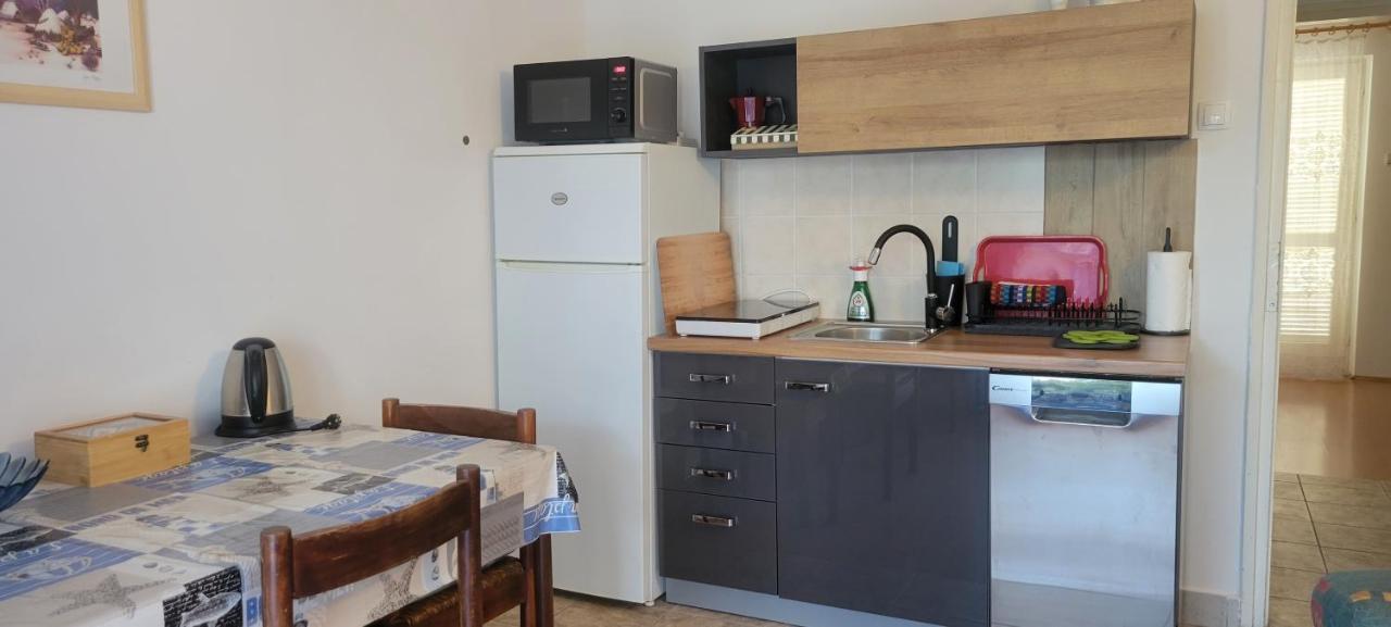 Apartmani Sonia Njivice Eksteriør billede